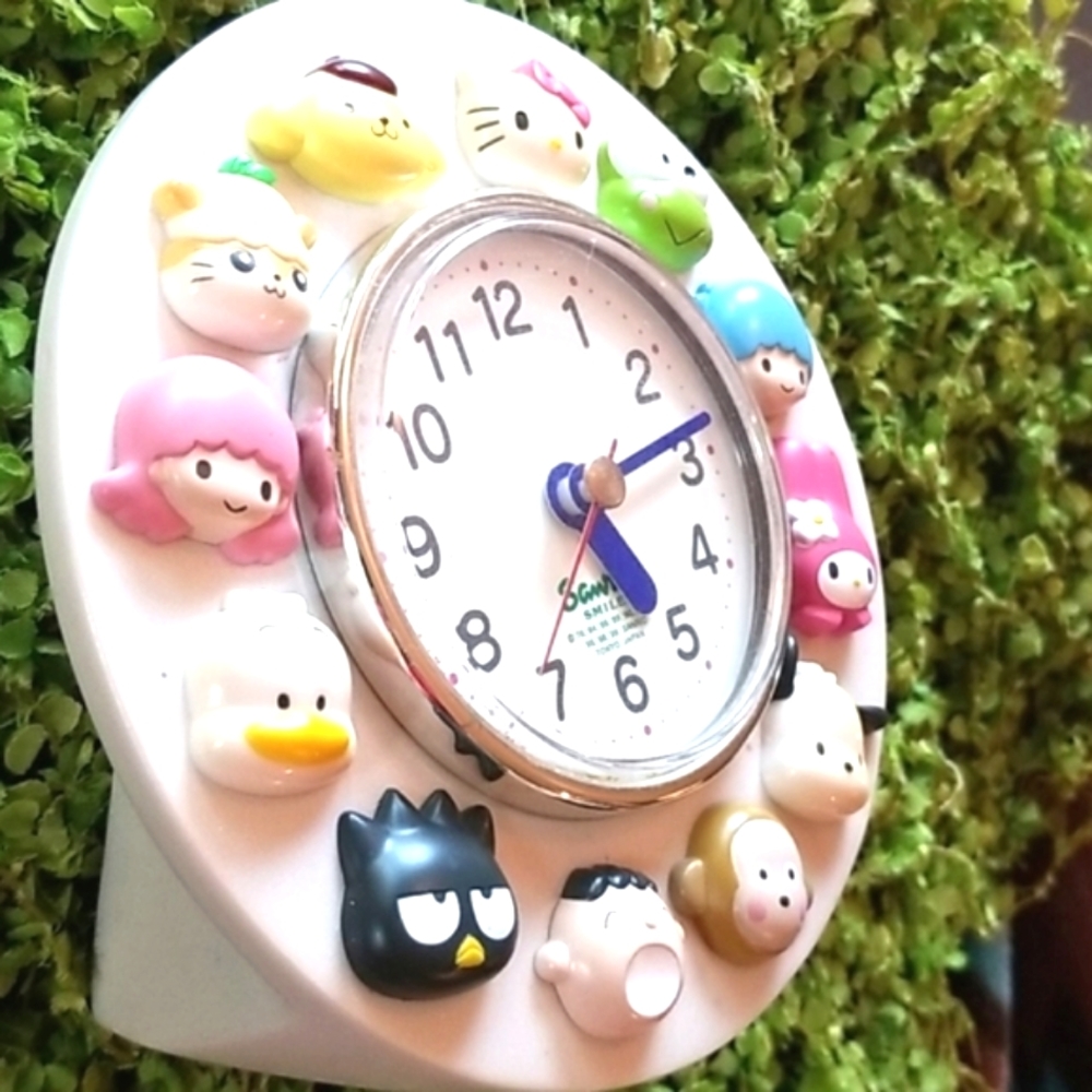 90's SANRIO Rare SMILES Cutest ICONIC HELLO KITTY Collectible ALL Friends CLOCK - Picture 6 of 16
